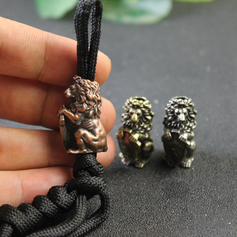 Lion King Holding Owl Shield F - огляд і ціна Paracord Survival Bracelet